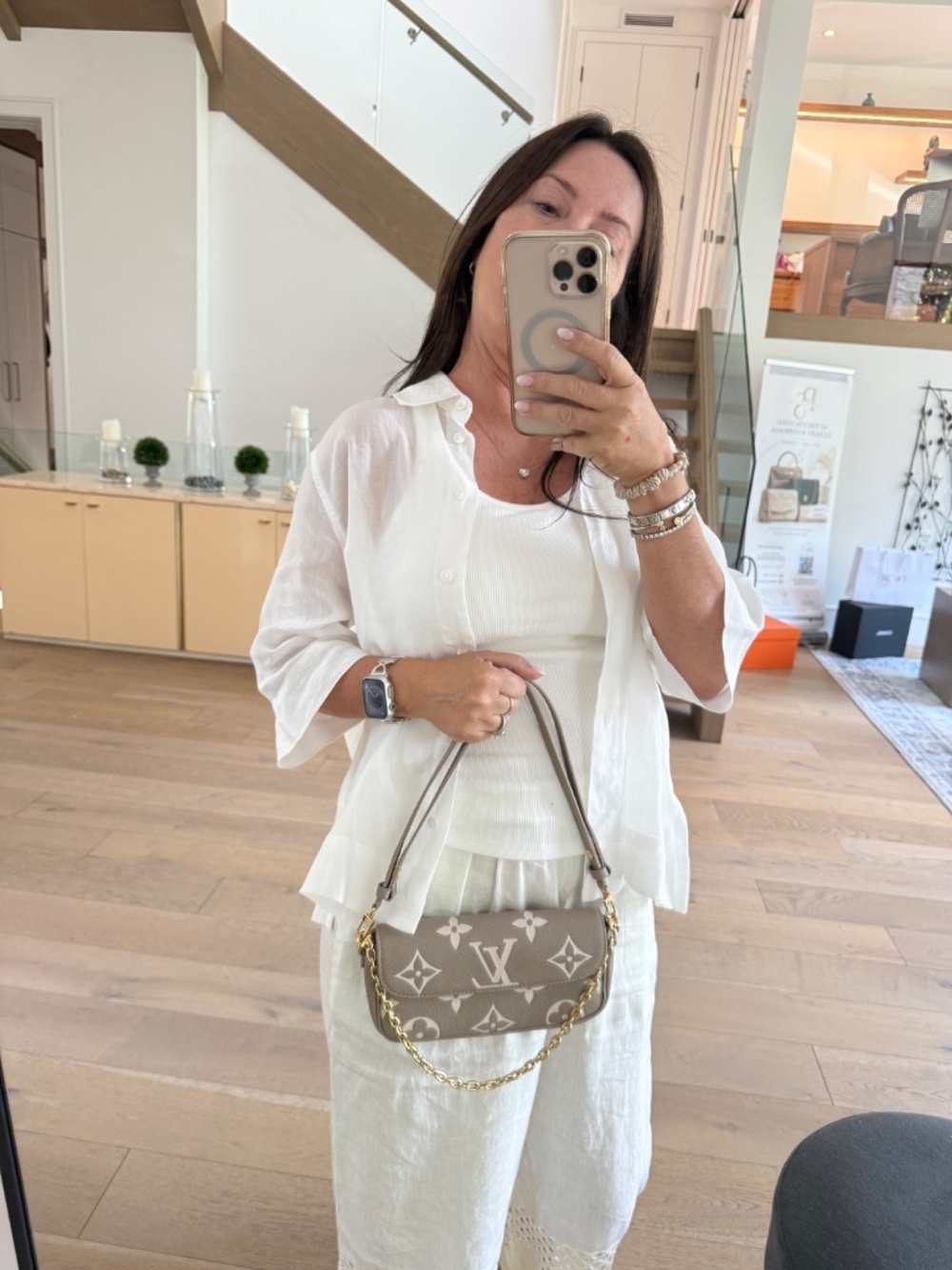 Louis Vuitton Empreinte Monogram Ivy in Turtledove and Cream - Picture 13 of 13